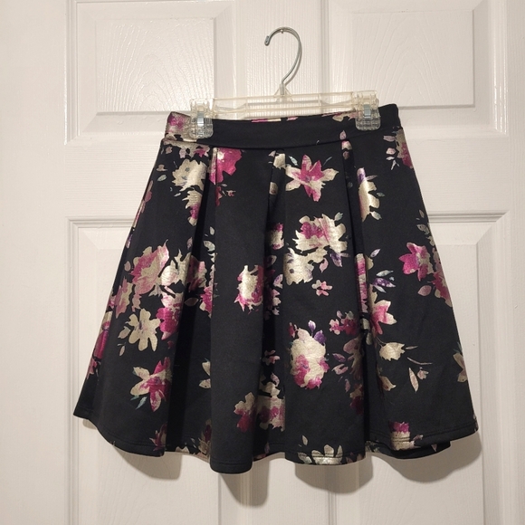 Floral Mini Skirt - Picture 1 of 7